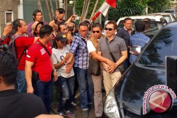 Seorang wanita laporkan Gatot Brajamusti dengan tuduhan pemerkosaan