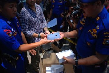 Polairud Riau Sita 13 ribu iPhone, Galaxy, Xiaomi, Acer 