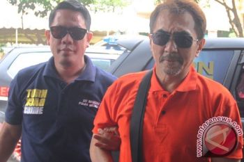 Polisi Sita Dokumen dari Rumah Gatot Brajamusti