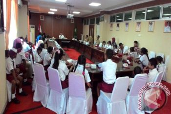Siswa Natuna Tulis Surat untuk Bupati