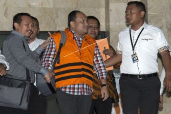 KPK Tahan Bupati Banyuasin