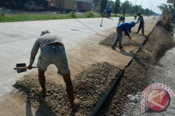 Tuntut Sertifikat Tanah, Warga Blokir Jalan Lingkar Mijen Kudus