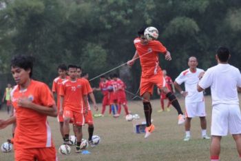 Persija Jamu Persipura Jayapura di Stadion Manahan