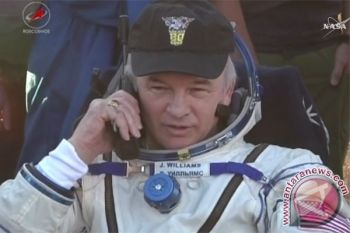 172 Hari Di Antariksa, Kru Rusia-AS Mendarat  di Stepa Kazakhstan