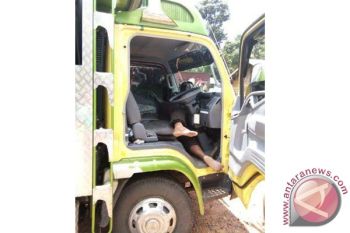 Astaga! Ada Sopir SudahTewas Dalam Truk