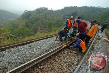 Jelang Musim Hujan, KAI Tingkatkan Pengawasan Jalur Rawan Longsor