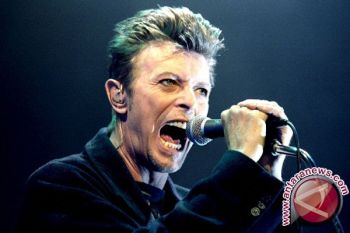 Album "Lazarus" Versi Baru Berisi Lagu-Lagu Terakhir David Bowie 