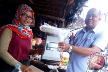 Pedagang Pasar Besar Dibagi 120 Timbangan Digital Dari Pemkot