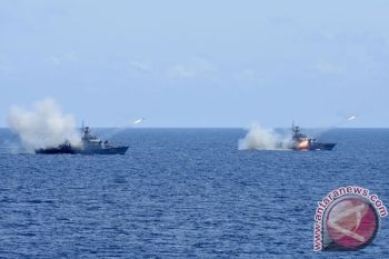Presiden Saksikan Simulasi Tempur di Karang Tekok