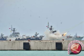 Presiden Saksikan Simulasi Tempur di Karang Tekok