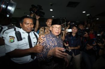 Siapa Pimpinan DPD Ditangkap KPK?