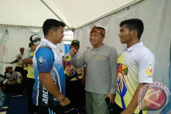 "Lho Pak Imam toh?"