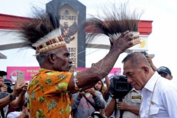 Menhan dikukuhkan jadi Anak Adat Suku Skouw di Perbatasan RI-PNG