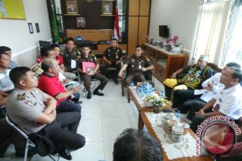 Kejari Didesak Tuntaskan Korupsi Hibah
