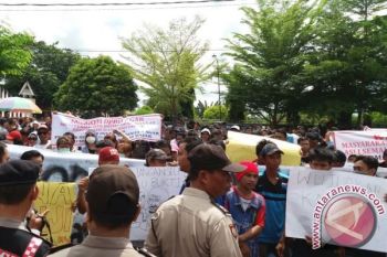 Aliansi Mahasiswa dan Masyarakat Demo Minta Gubernur Realisasikan Janjinya