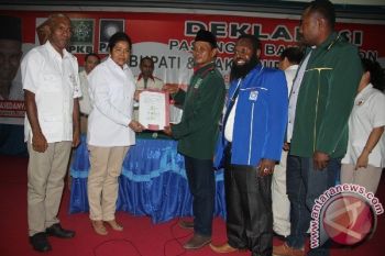 Yanni-Zadrak deklarasi maju Pilkada Kabupaten Jayapura 2017 