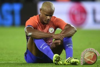 Alami Cedera paha, Kompany Diistirahatkan