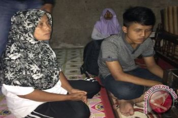 Tim Tinombala kembalikan Andhika Putra kepad orangtuanya