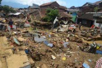 Basarnas Kembali Temukan Satu Lagi Korban Banjir Garut