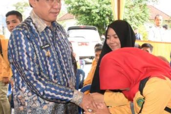 Pemkab Inhil Salurkan Zakat Pendidikan dan Pola Konsumtif