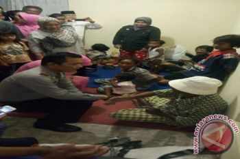 Polres Tanah Datar Bantu Suku Anak Dalam Jambi