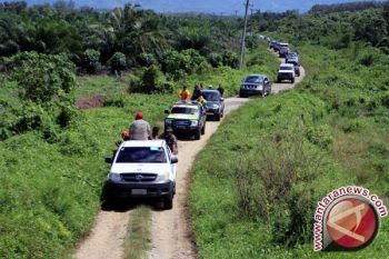 Pencinta Otomotif Jelajahi Lembah Palu 