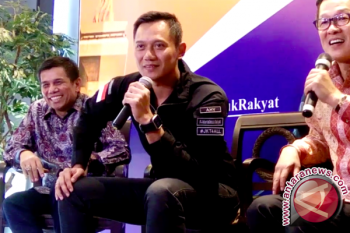 Ketika Agus Yudhoyono membuat perempuan tersipu