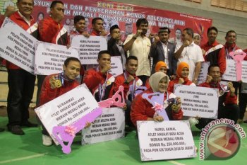 Pemberian Bonus Atlet Berprestasi PON