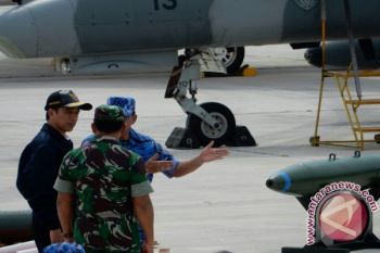 Panglima TNI sambut Jokowi di Bandara Ranai