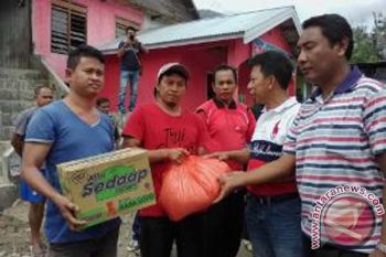 warga bantu sembako Ponpes Wahdah Islamiyah