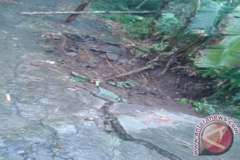 Tanah ambles Gunung Kidul dipasangi garis pembatas