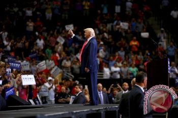 Trump minta maaf soal ucapan vulgarnya di video 2005