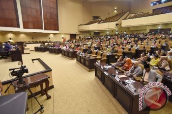 Hemas dan Farouk dan Wakil dari Indonesia Barat Bersaing jadi Ketua DPD 