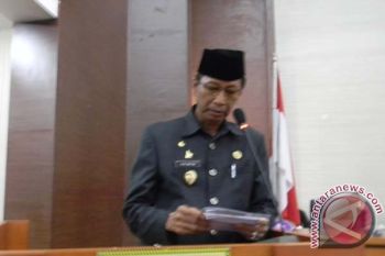 Wabup Polman serahkan Ranperda APBD Perubahan 2016