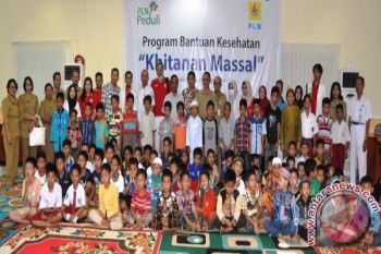 Ratusan Pelajar SD Kapuas Disunat Massal