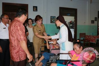 Sompotan Ketua Umum Panitia HUT Ke-50 GMIM Bai-El Kamasi