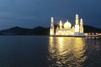 Presiden Jokowi akan Resmikan Masjid diatas Air Laut Oesman Al-Khair 
