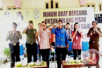 Cegah Penyakit Kaki Gajah, Bupati Ini Minum Obat Bersama