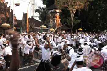 Perang Ketupat di Bali