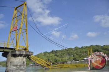 Jembatan Roboh di Bali