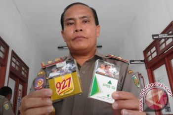 Satpol-PP Sita Sampel Rokok yang Diduga Beredar Ilegal di Palangka Raya