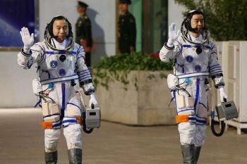 Dua Astronot China mengangkasa bersama Shenzhow-11