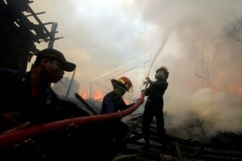 Pabrik Gondorukem Pekalongan Terbakar