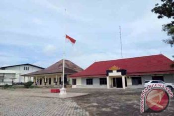 Bupati Mesuji Perintahkan Pasang Bendera Setengah Tiang  