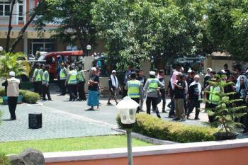 Massa Ormas Datangi PN Temanggang saat Sidang Judi