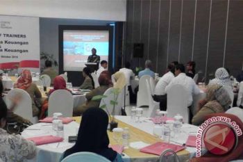 Bupati Banggai : Masyarakat Harus Melek Industri Keuangan 