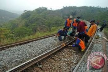 Pekerja Jalur Rel Ganda Tewas Tertimpa Longsor