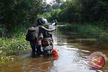 Akibat Hujan Deras! Jalan Pendang Barito Selatan Terendam Banjir 
