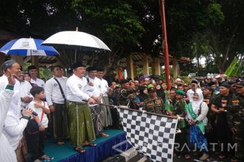 Berangkatkan Peserta Pawai Taaruf