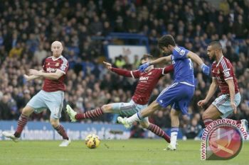 Penyebab dua suporter West Ham dilarang nonton seumur hidup